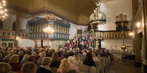 Der Gospelchor Pahlen singt in der Kirche